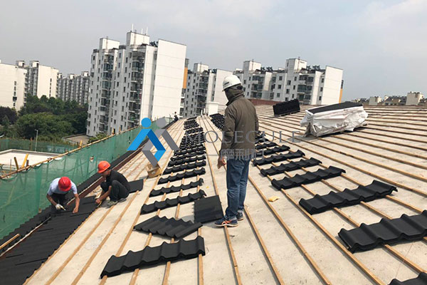 無(wú)錫摩利科為無(wú)錫漁港中學(xué)提供陶感瀝青波形瓦